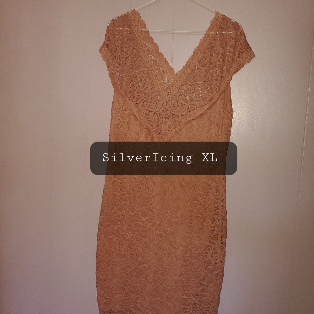 DRESSES - Picture 3 of 3